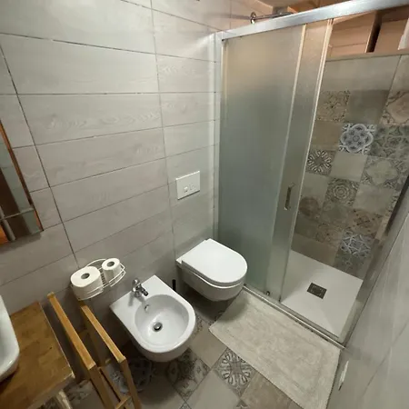 Whiteflower Apartment *